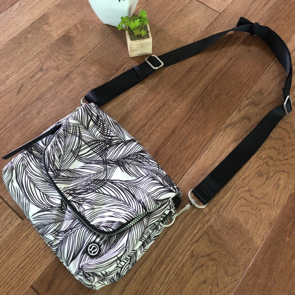 Lululemon crossbody purse